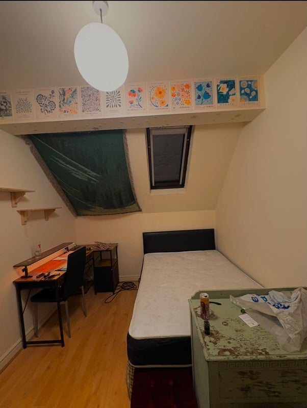 Room Barlow Moor Road in Manchester