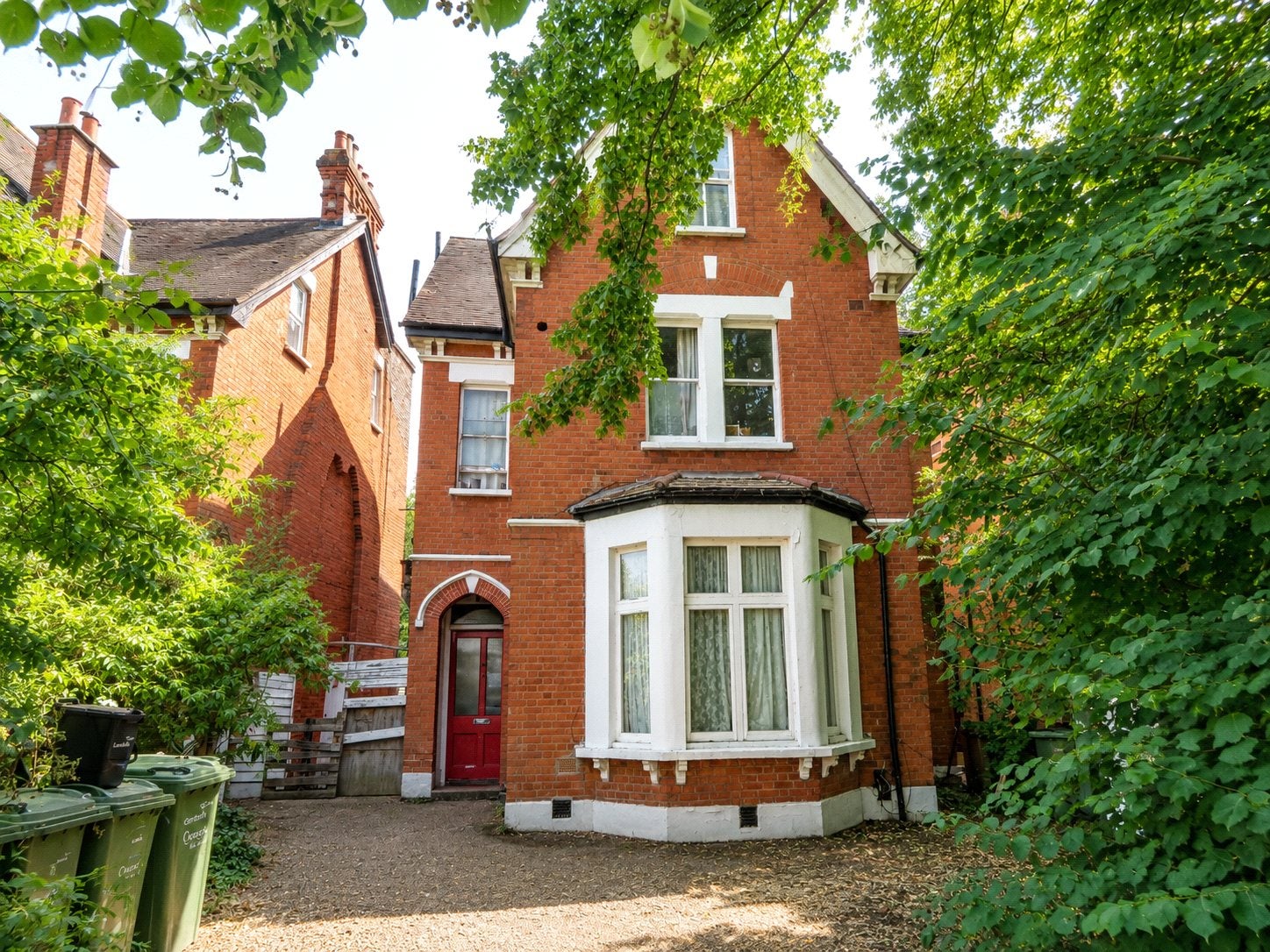 Flat Madeira Road in Greater London