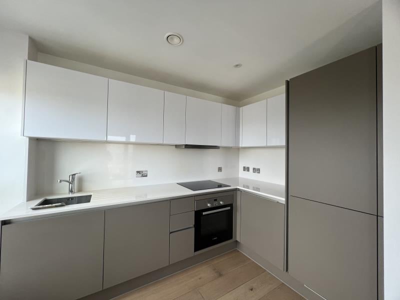Flat Portal Way in London