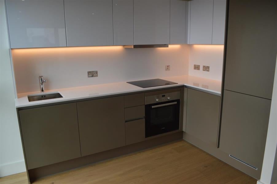 Flat Portal Way in London
