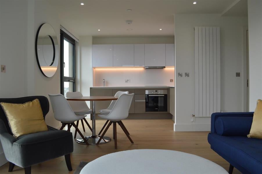 Flat Portal Way in London