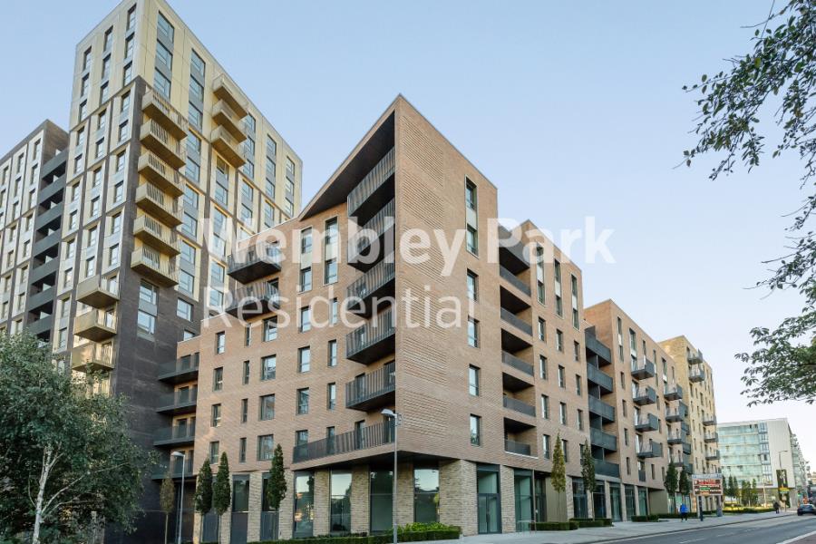 Flat Portal Way in London