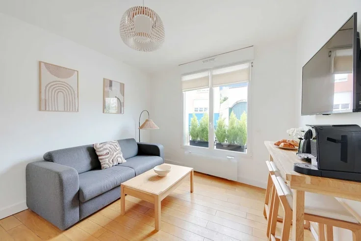 Flat Rue Voltaire in Suresnes