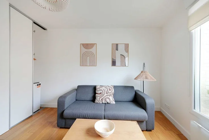 Flat Rue Voltaire in Suresnes