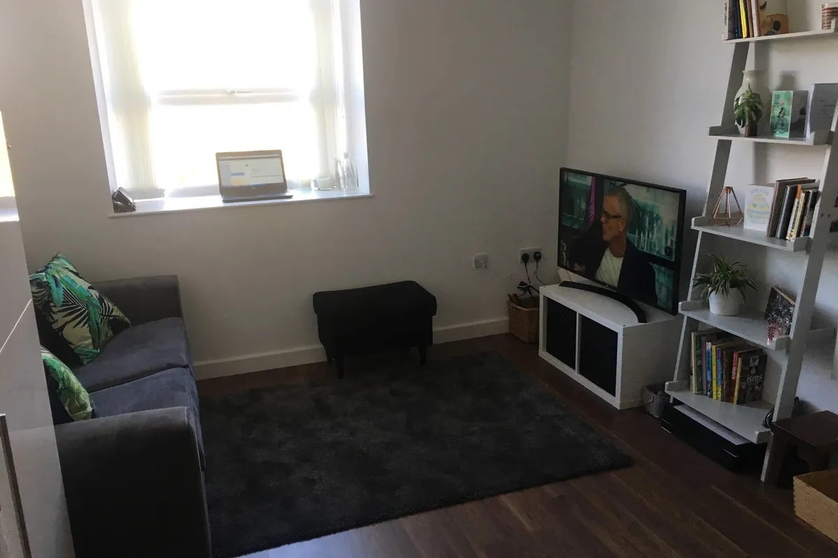 Flat Dockfield Terrace in Bradford