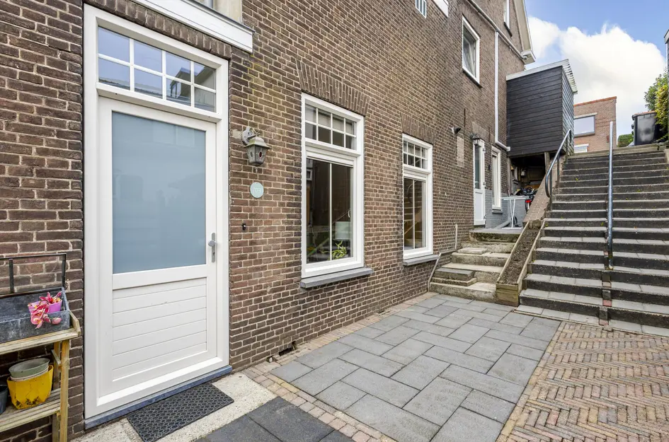 Huis Rivierdijk 703 in Hardinxveld-Giessendam