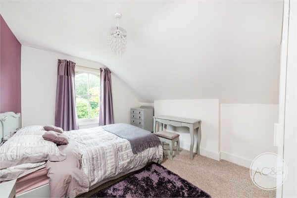 Flat Wood Vale in Greater London