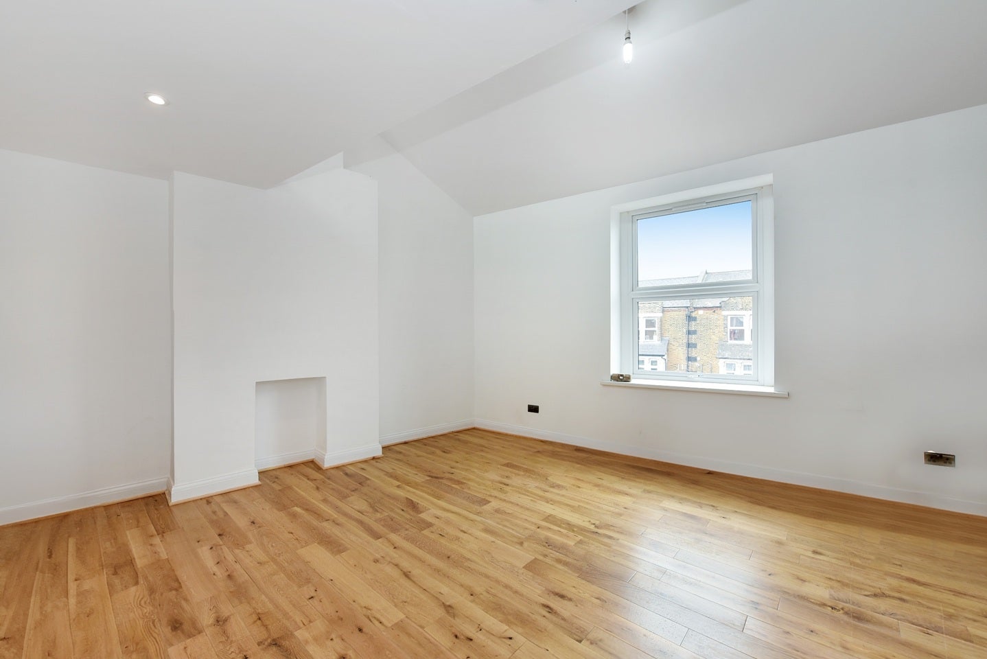 Flat Brockley Road in Greater London