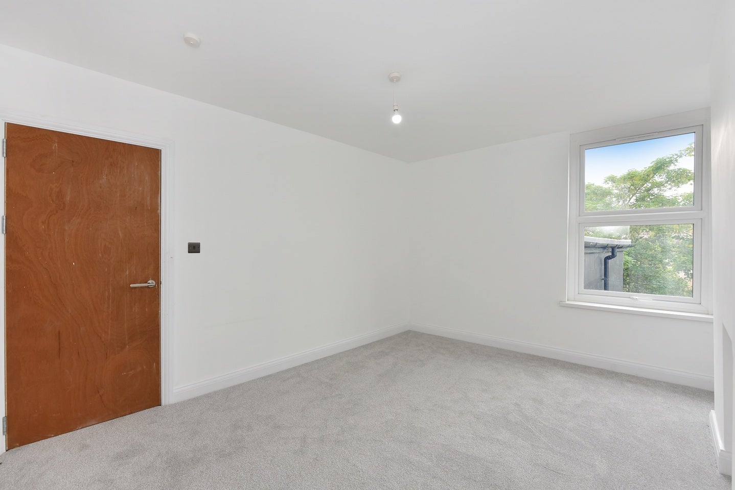 Flat Brockley Road in Greater London