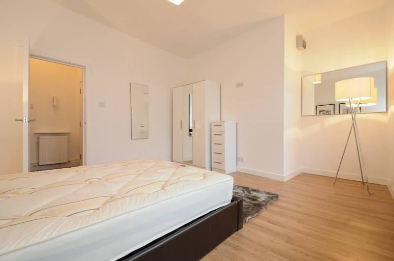 Room High Street in Greater London