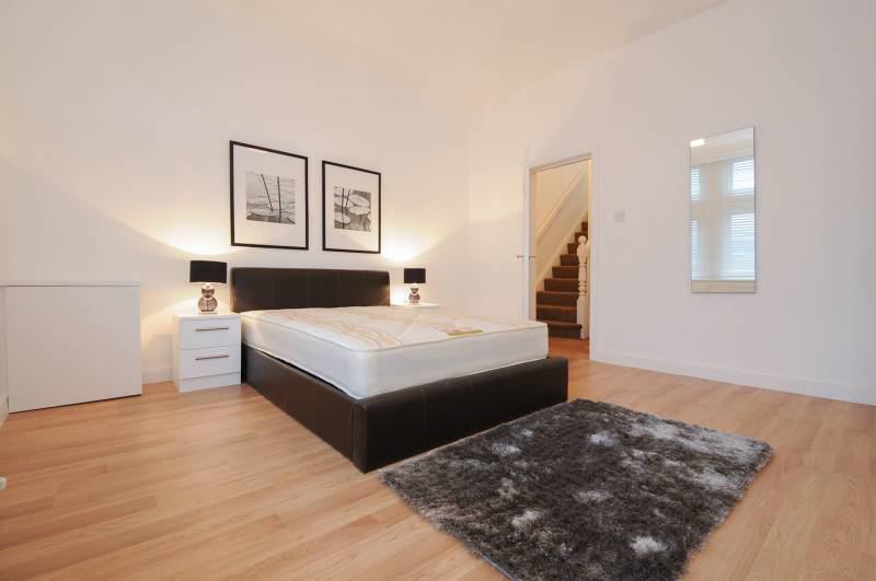 Room High Street in Greater London