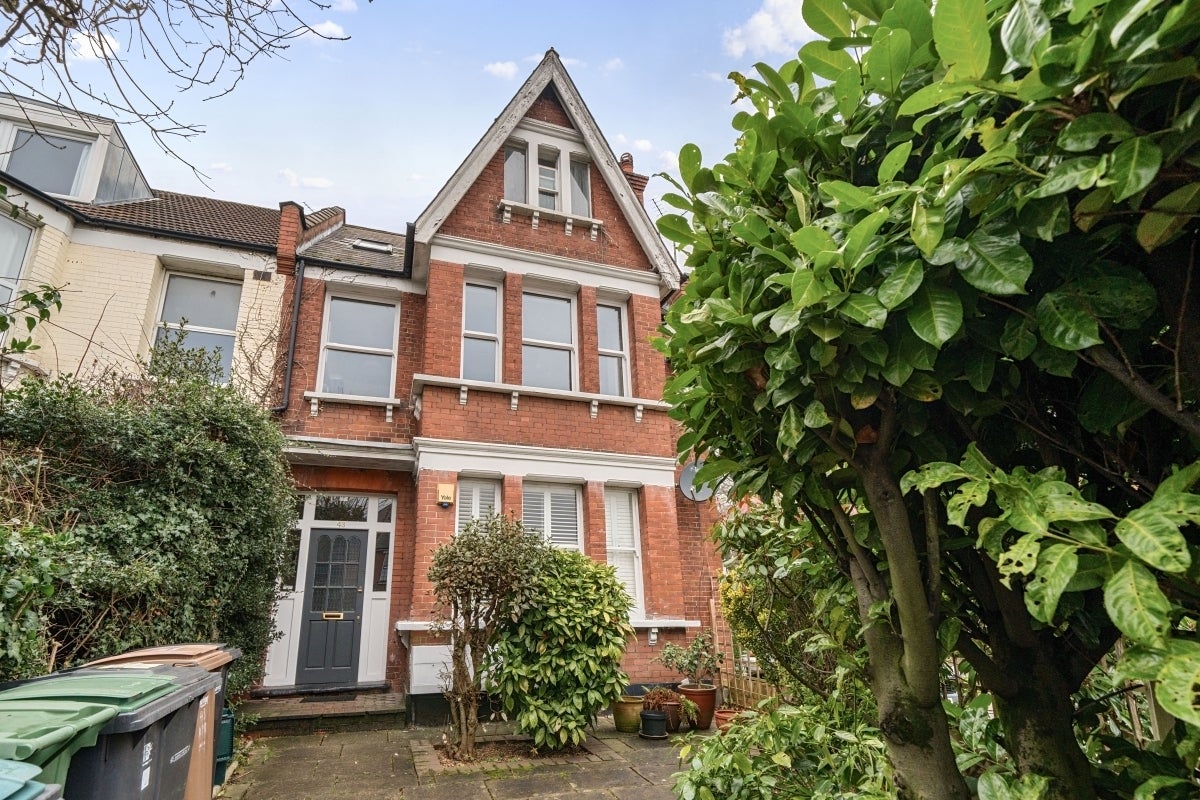 Flat Alexandra Park Road in Greater London