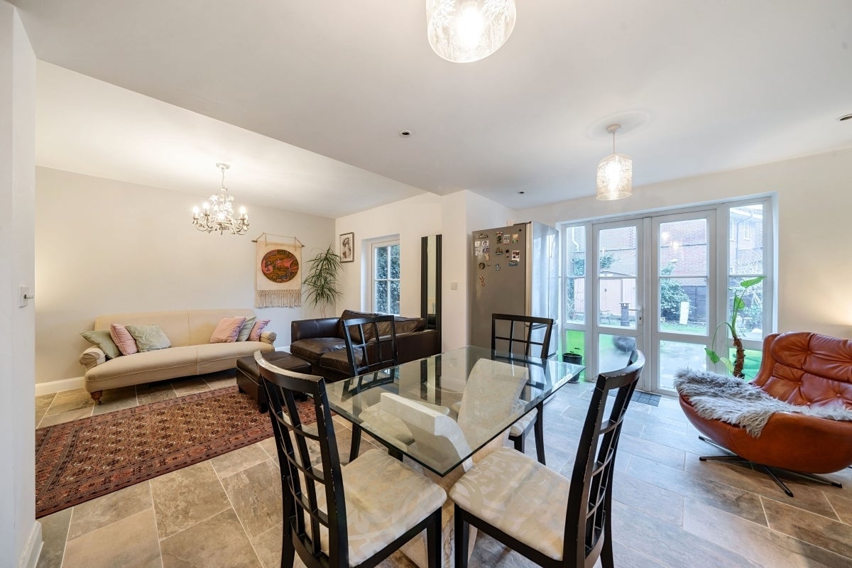 Flat Alexandra Park Road in Greater London