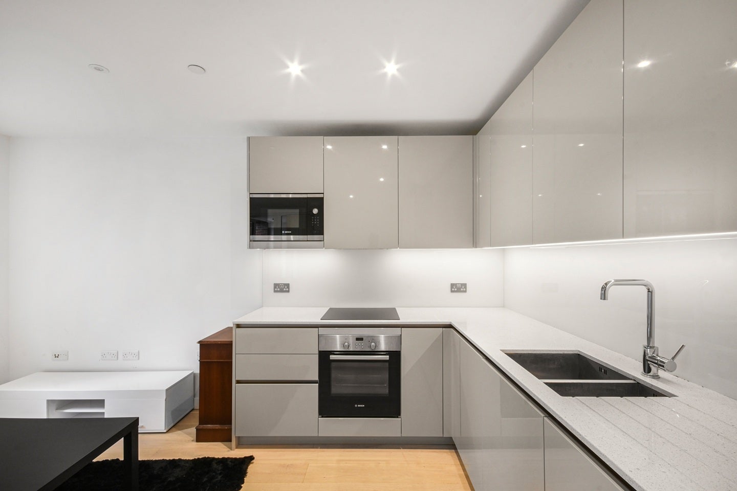 Flat Sayer Street in Greater London