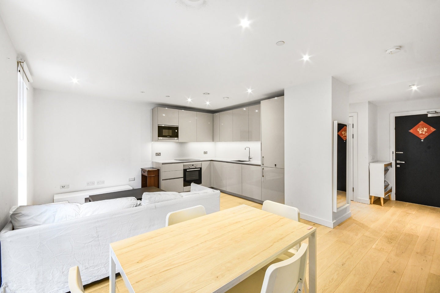 Flat Sayer Street in Greater London
