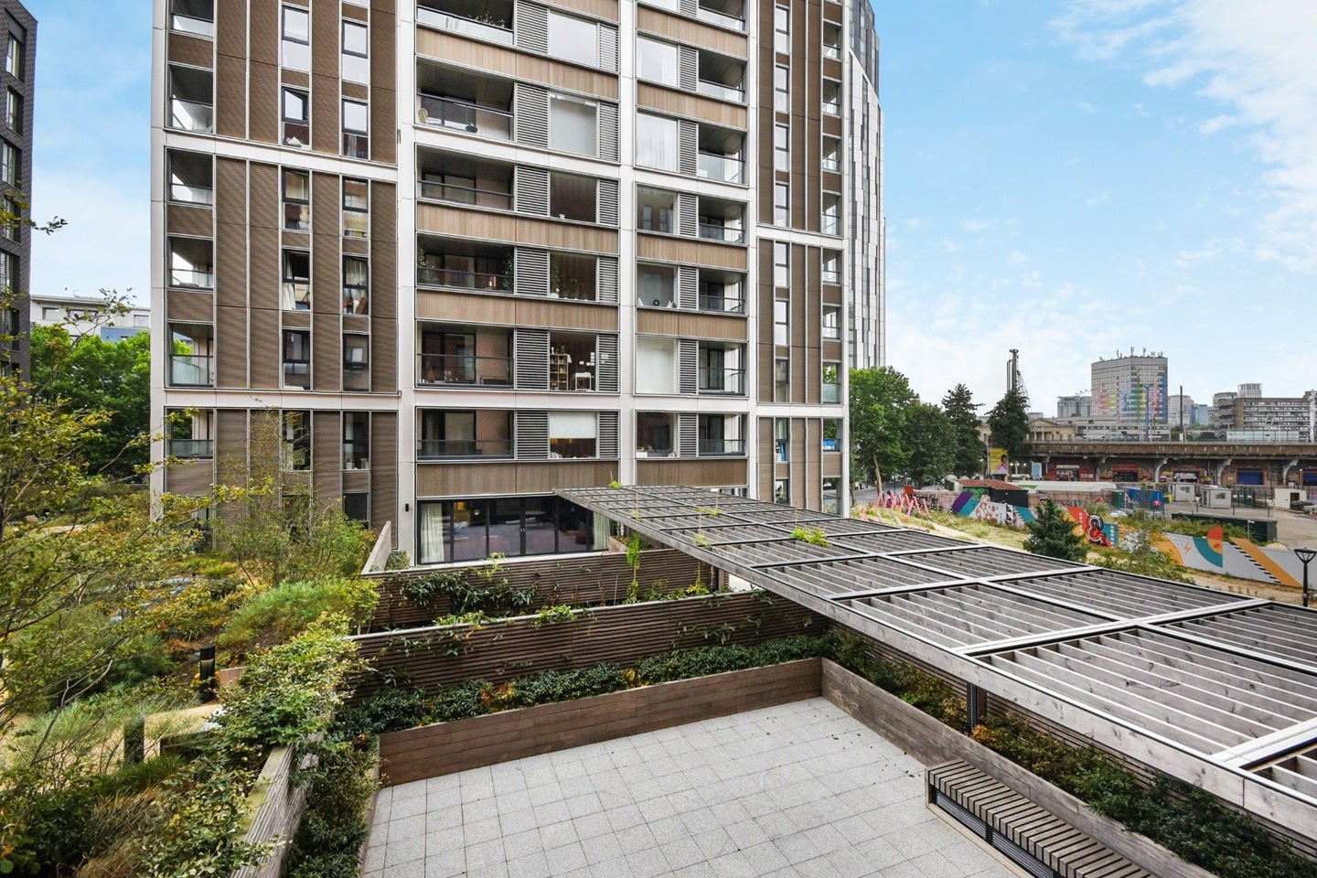 Flat Sayer Street in Greater London