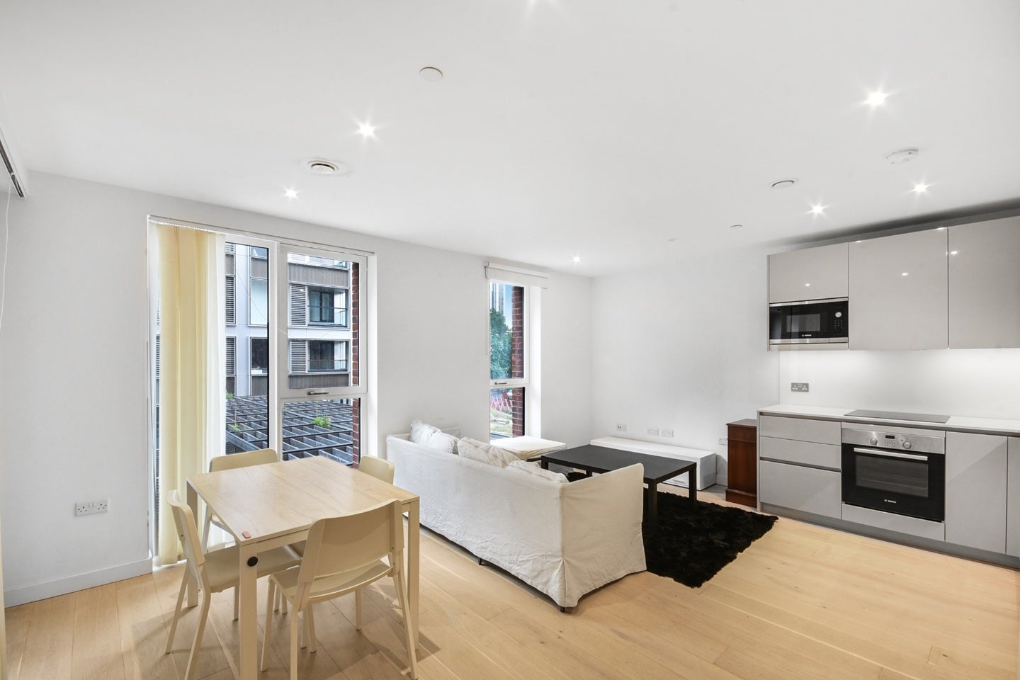 Flat Sayer Street in Greater London