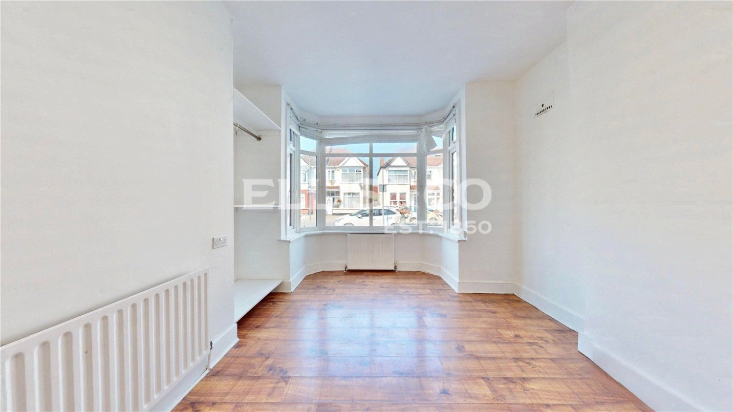 Flat Swinderby Road in Greater London