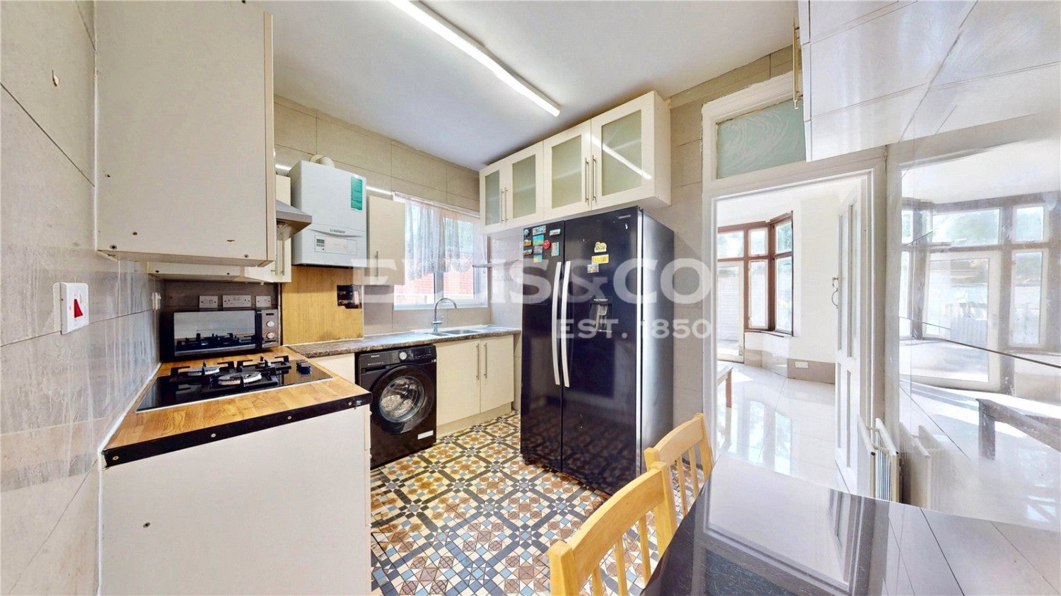 Flat Swinderby Road in Greater London