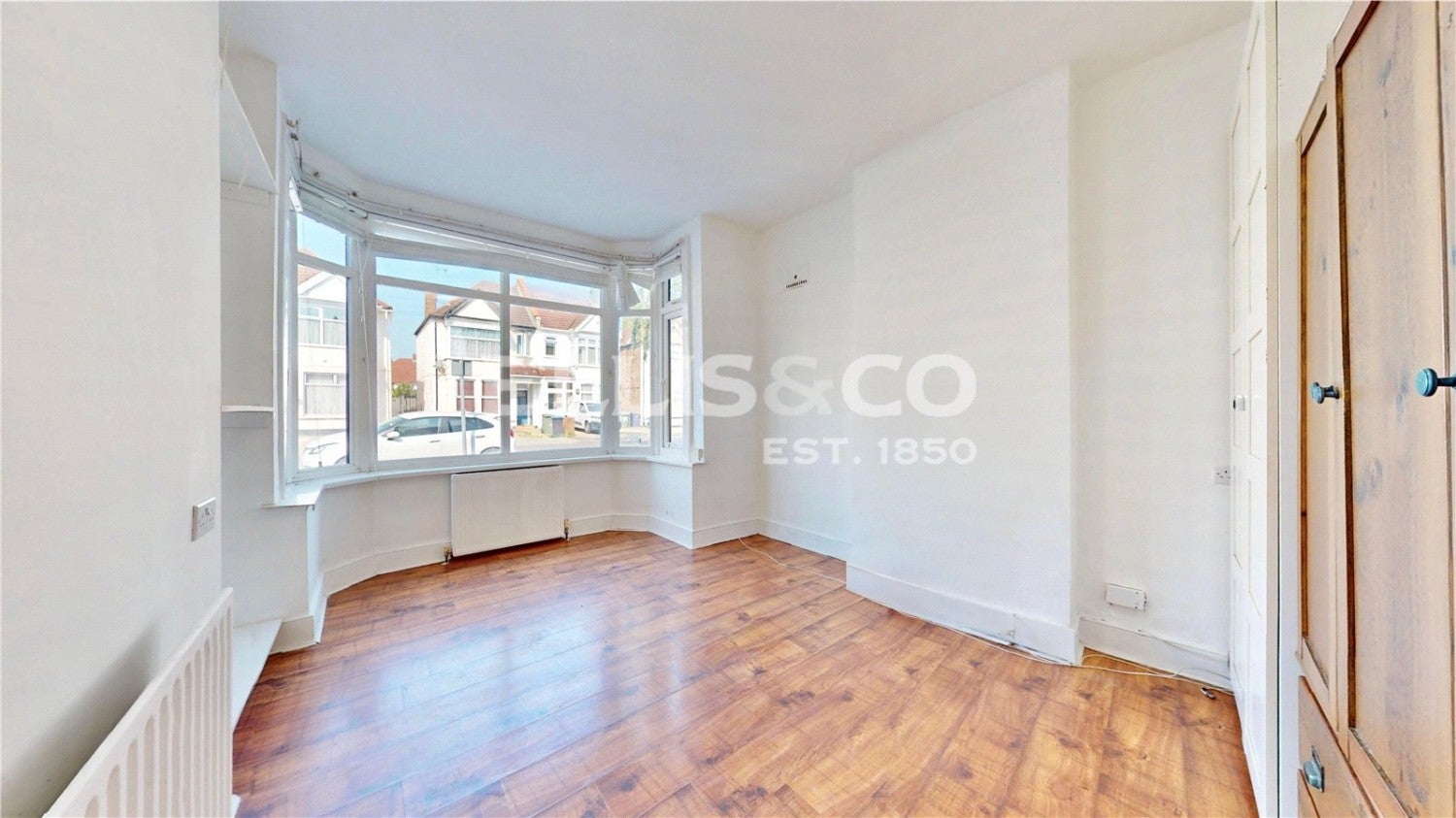 Flat Swinderby Road in Greater London