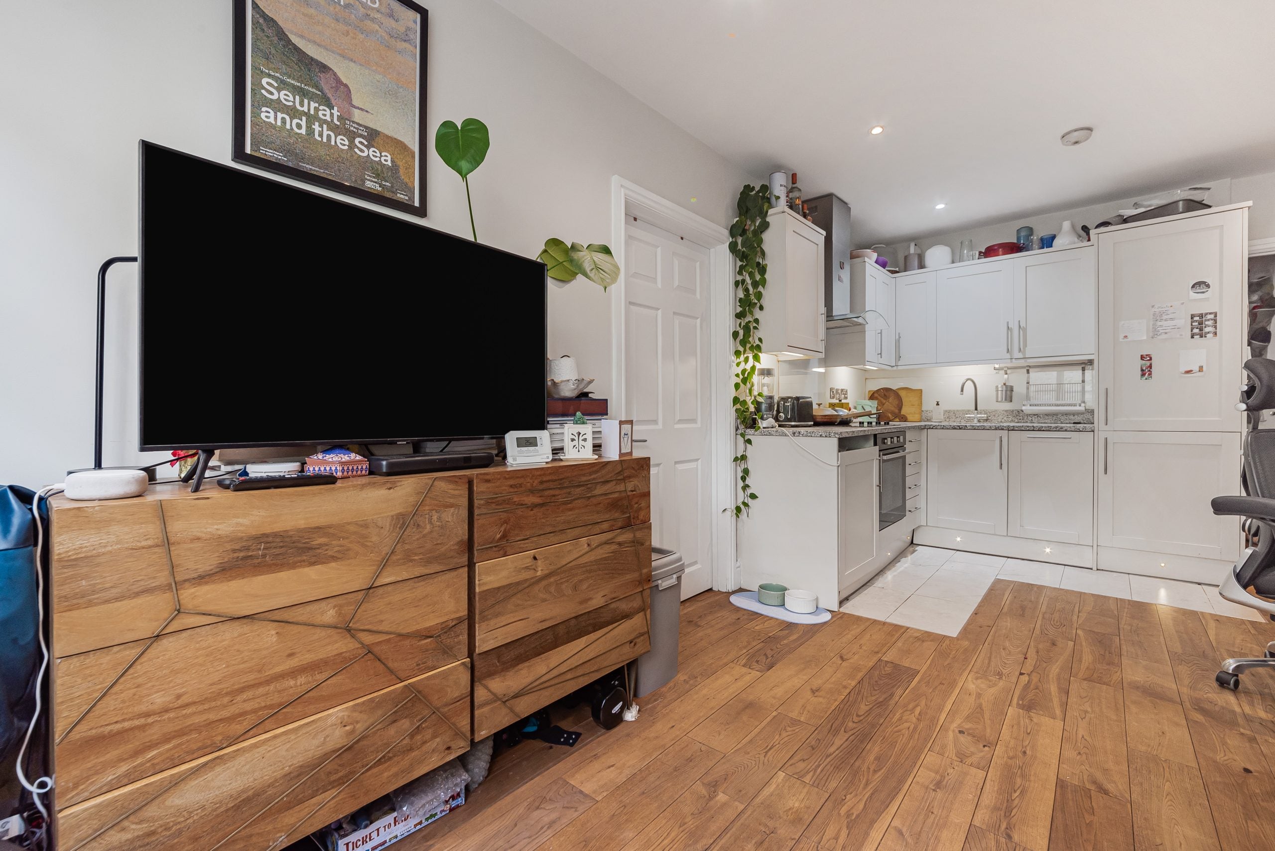 Flat Mandela Street in Greater London
