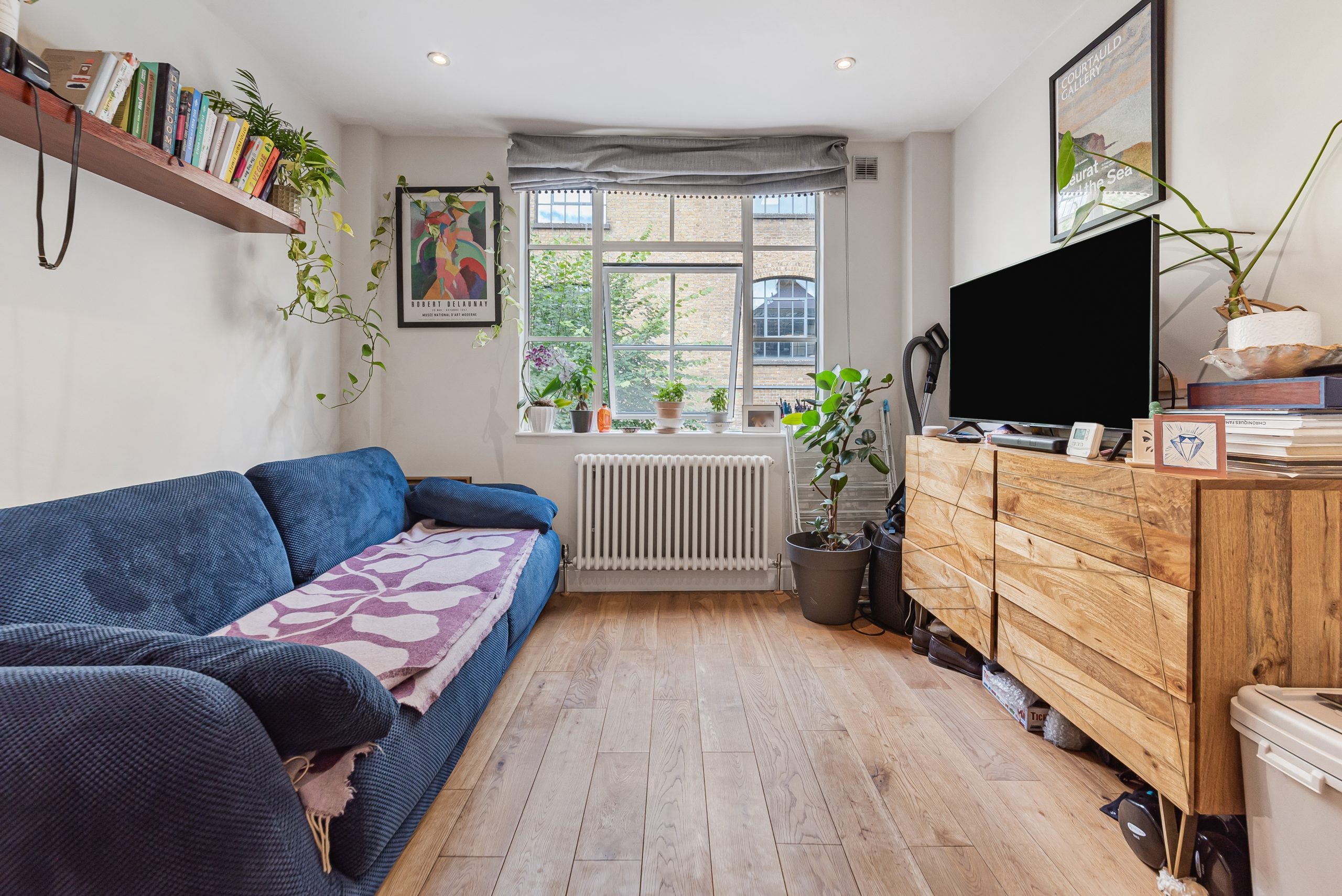 Flat Mandela Street in Greater London