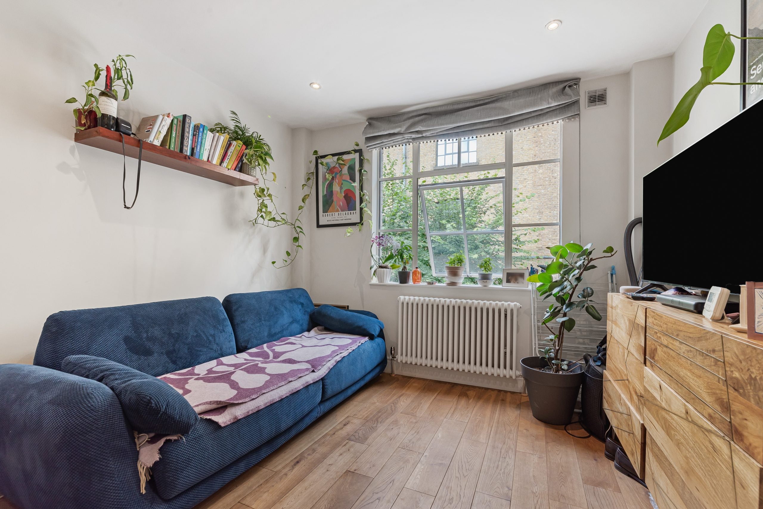 Flat Mandela Street in Greater London