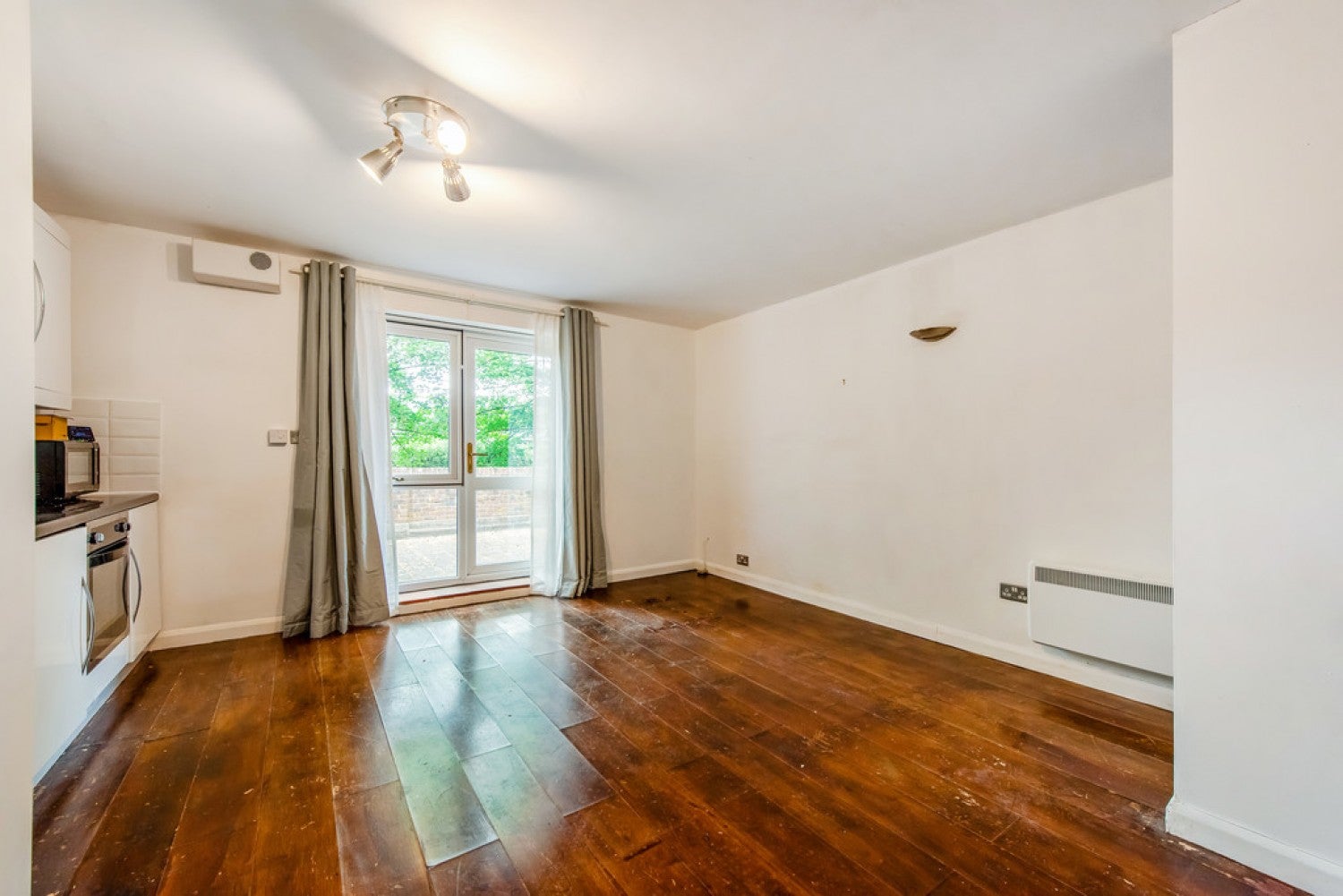 Flat Walcote Place in Winchester