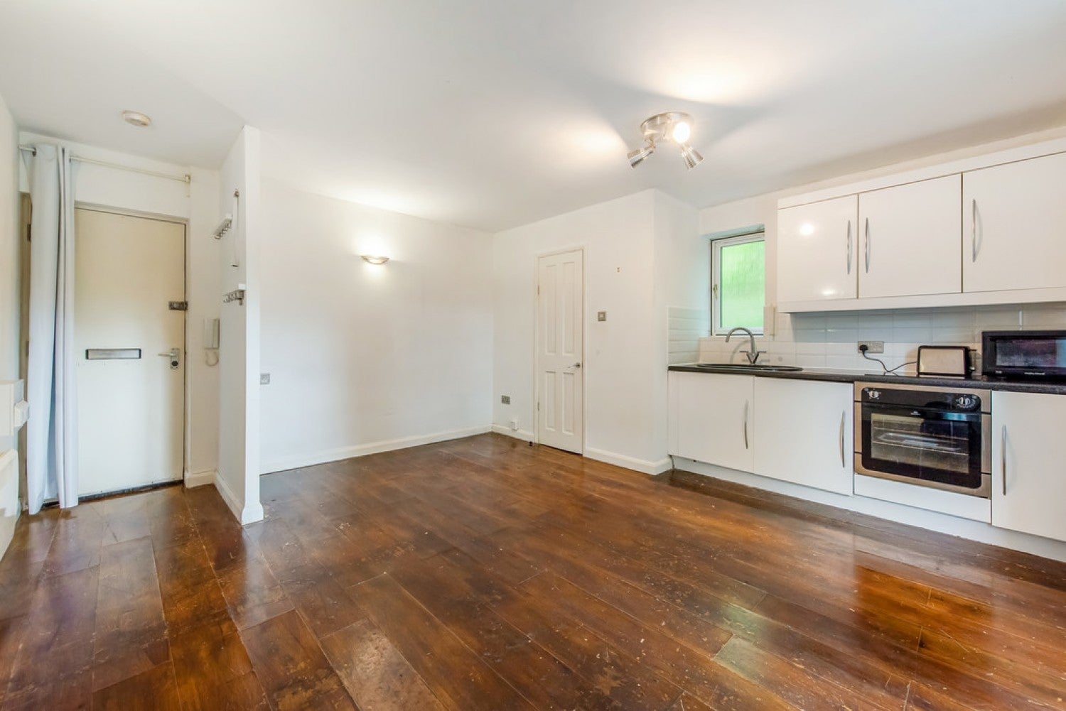 Flat Walcote Place in Winchester