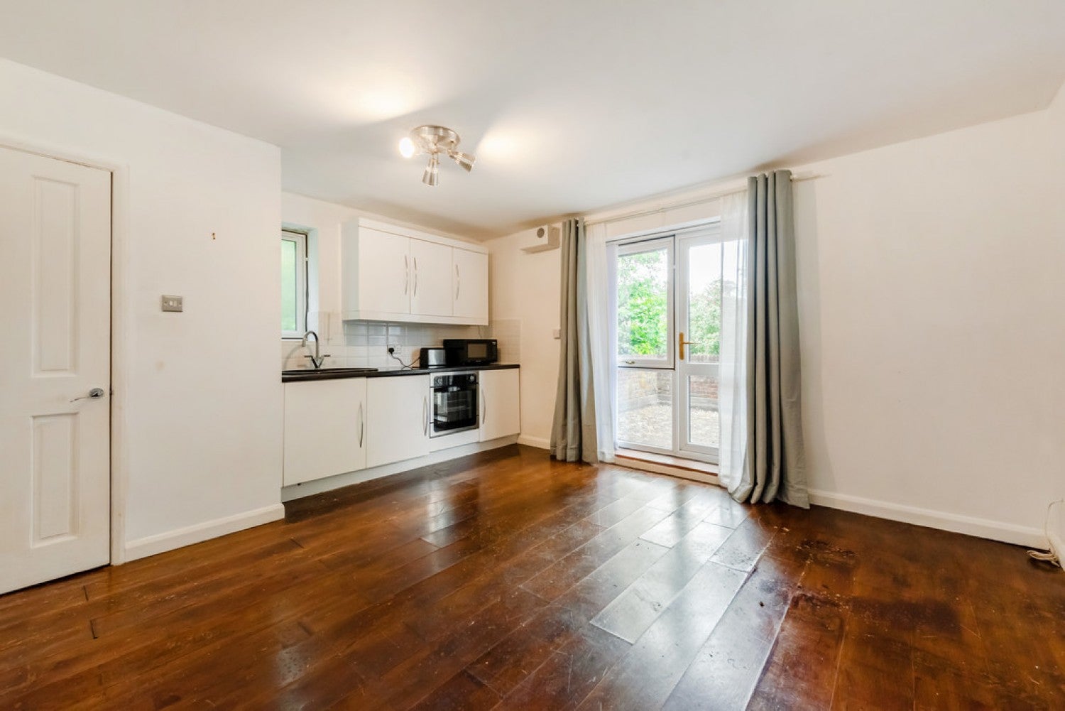 Flat Walcote Place in Winchester