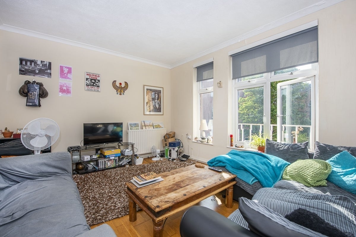 Flat Roehampton High Street in Greater London