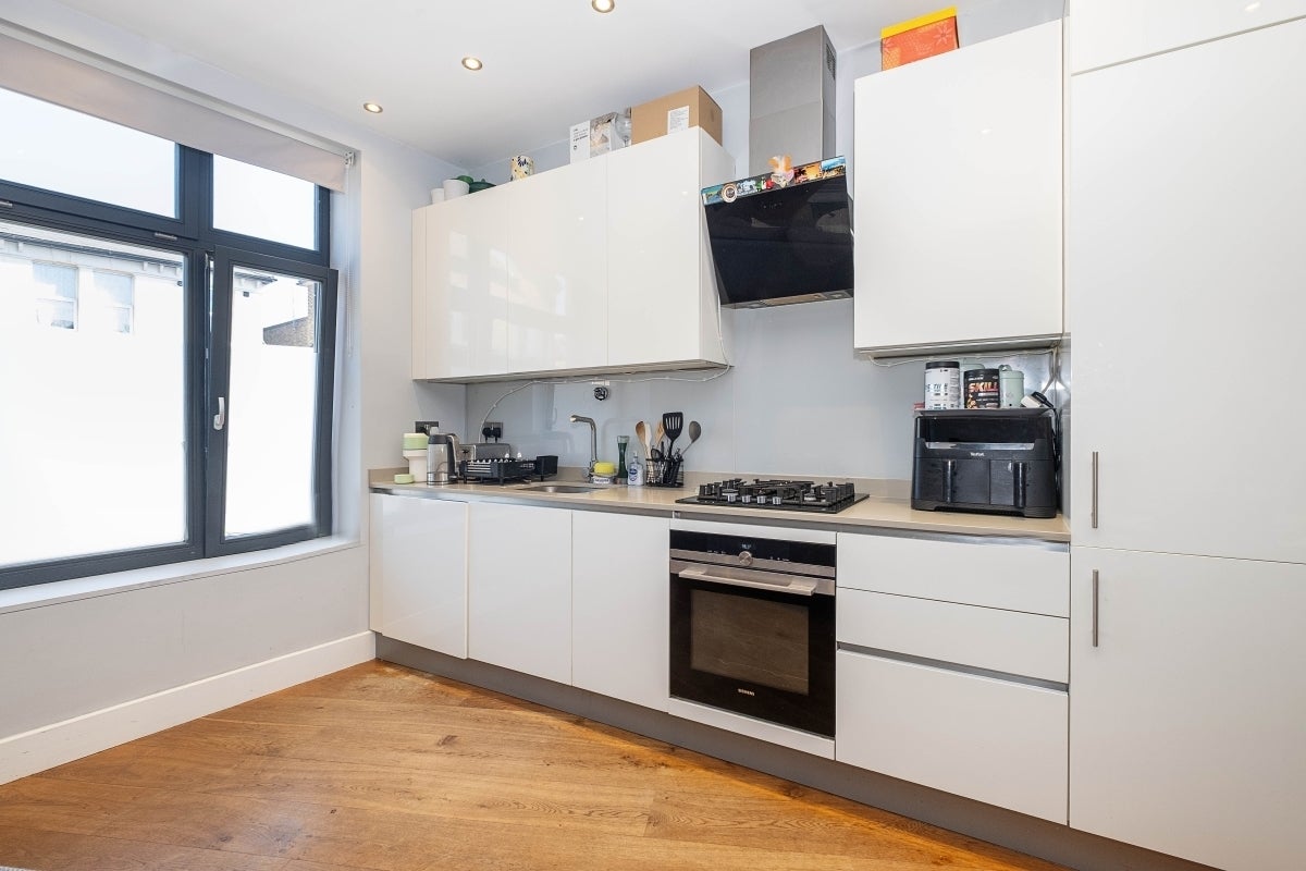 Flat Bridge End Close in Greater London