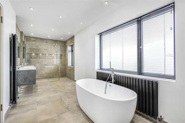 House Derwent Avenue in Greater London
