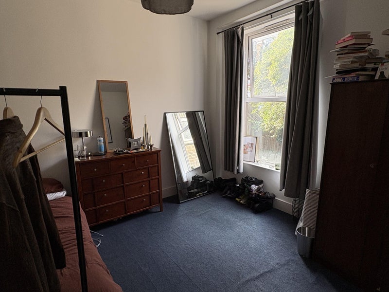 Room Graham Road in Greater London