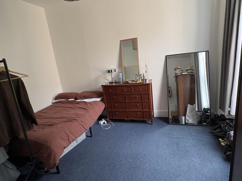Room Graham Road in Greater London