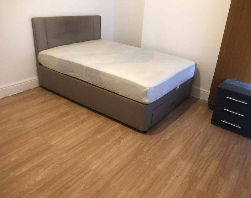 Room Fernhead Road in City of Westminster