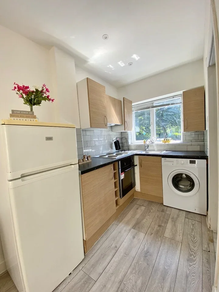 Flat Queensbury Road in Greater London