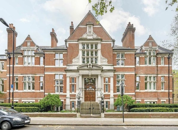 Flat Grove Lane in London