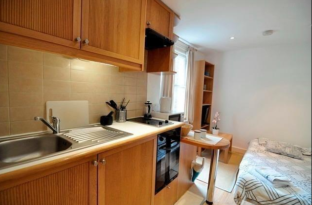 Flat Holland Park Avenue in Greater London