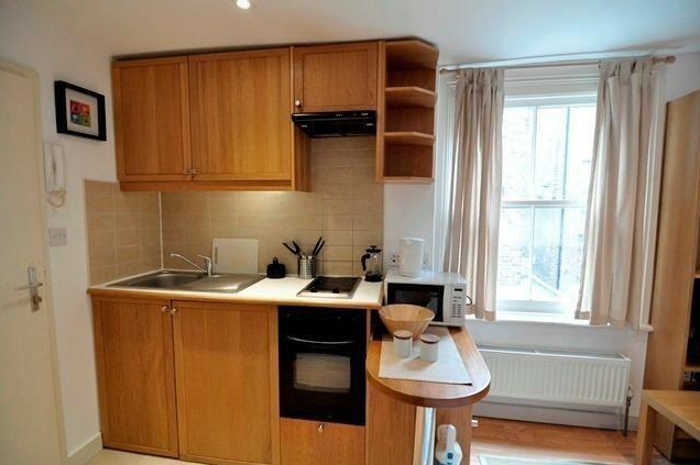 Flat Holland Park Avenue in Greater London