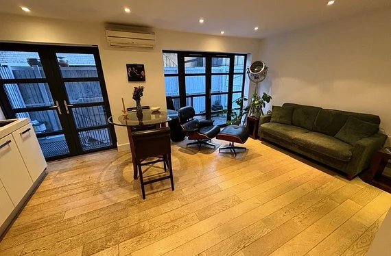Flat Hatton Place in Greater London