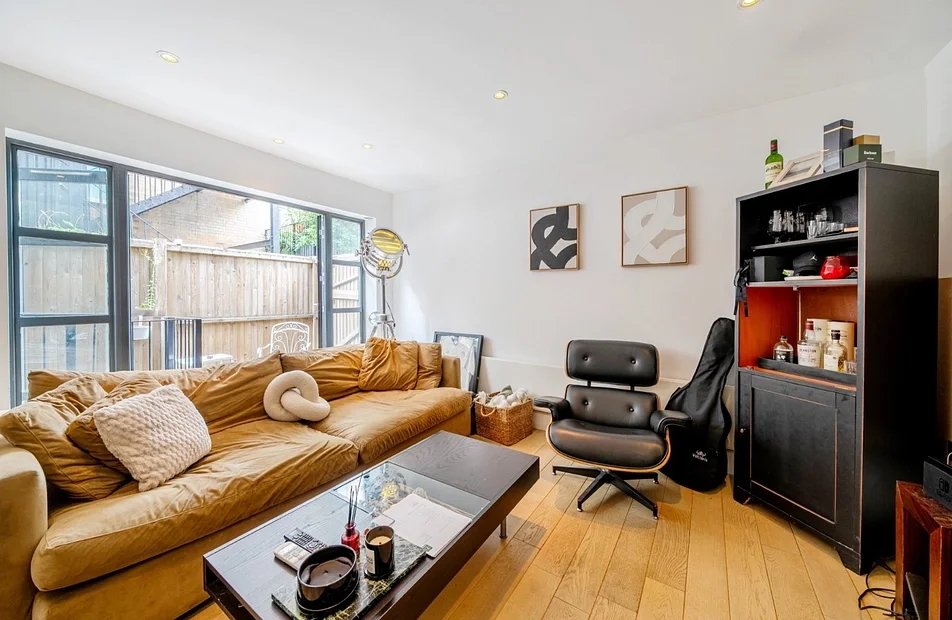 Flat Hatton Place in Greater London