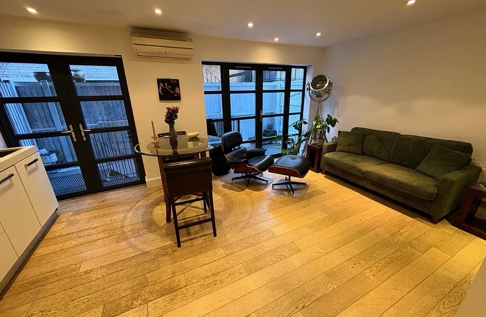 Flat Hatton Place in Greater London