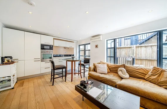 Flat Hatton Place in Greater London