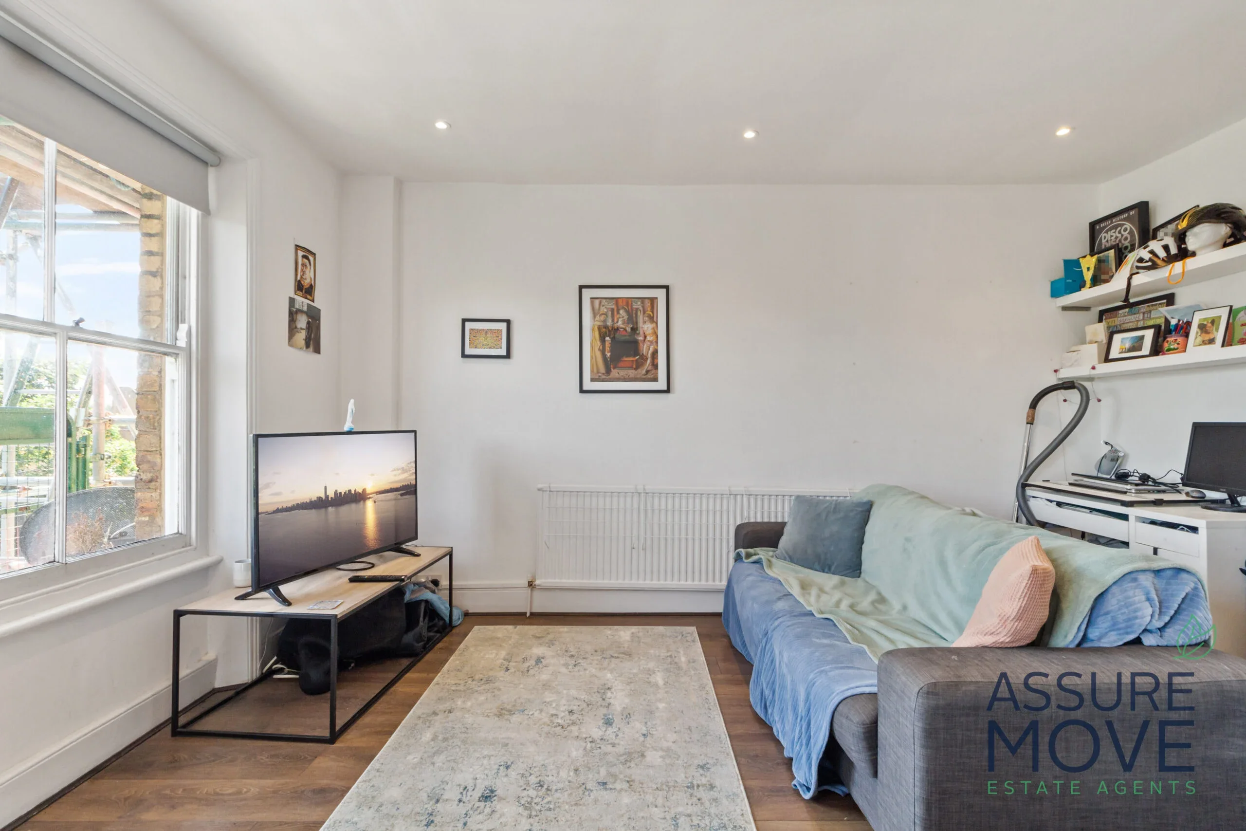 Flat Petherton Road in Greater London