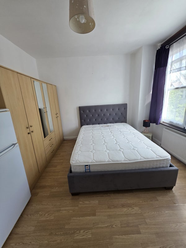 Room Durban Road in Greater London