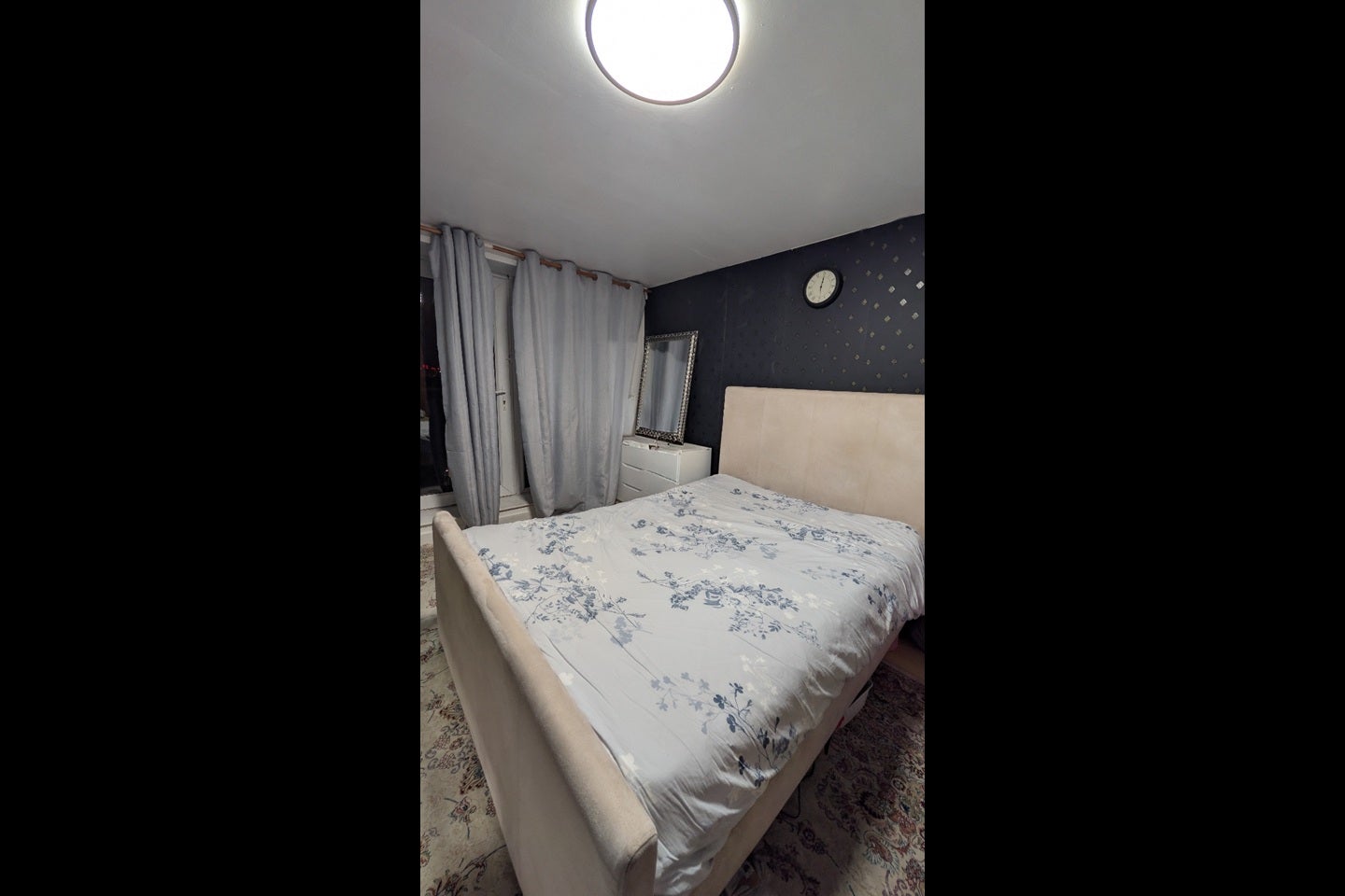 Room Riverdale Road in Manchester
