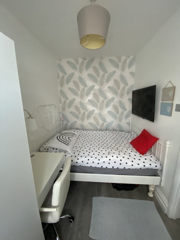 Room Ingram Road in Greater London