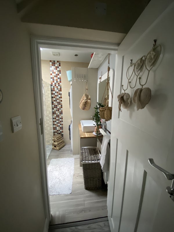 Room Ingram Road in Greater London