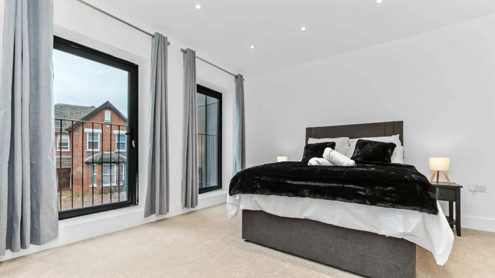 Flat Vincent Road in Greater London